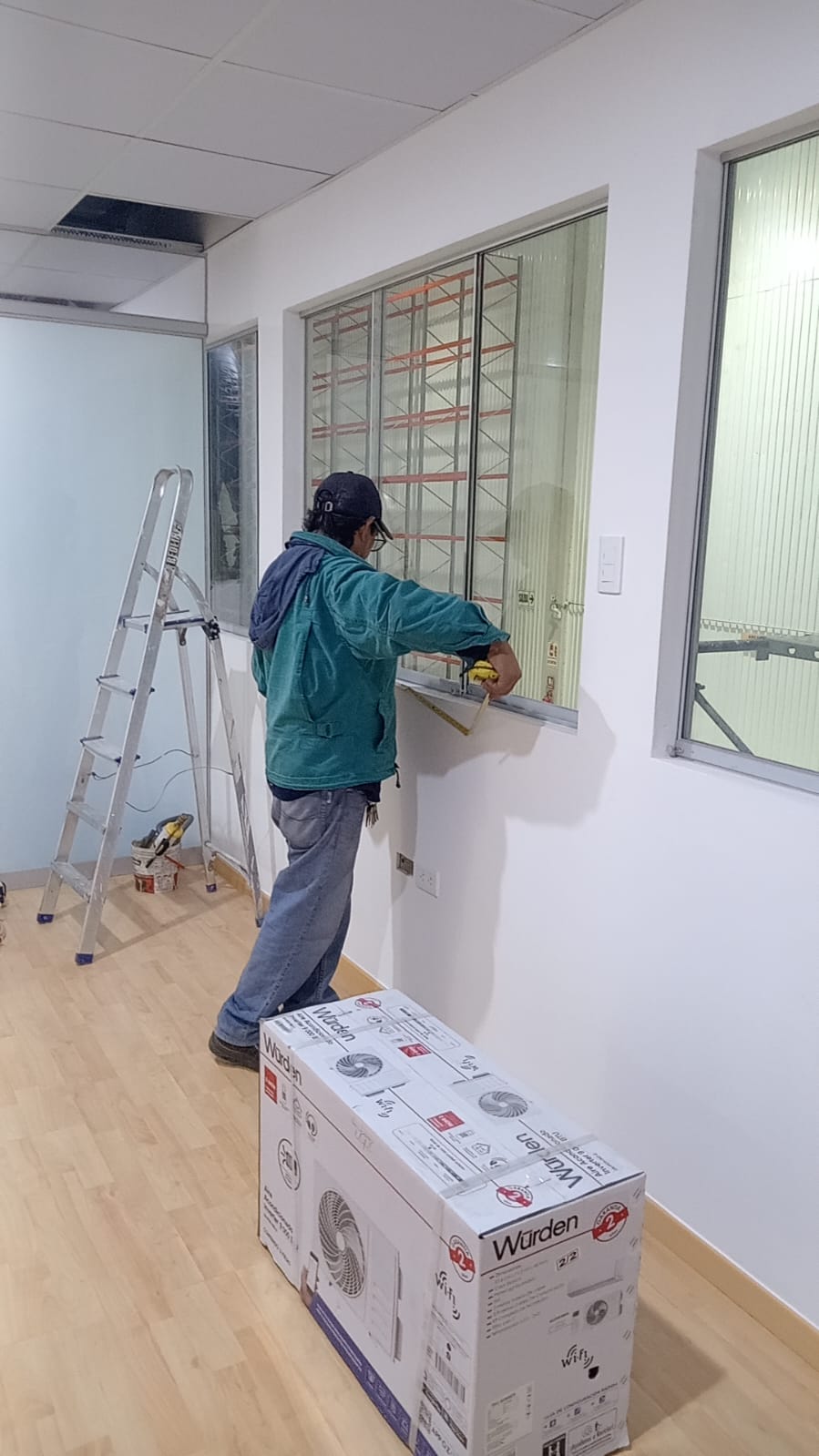 Medición previa para instalación de equipo de aire acondicionado