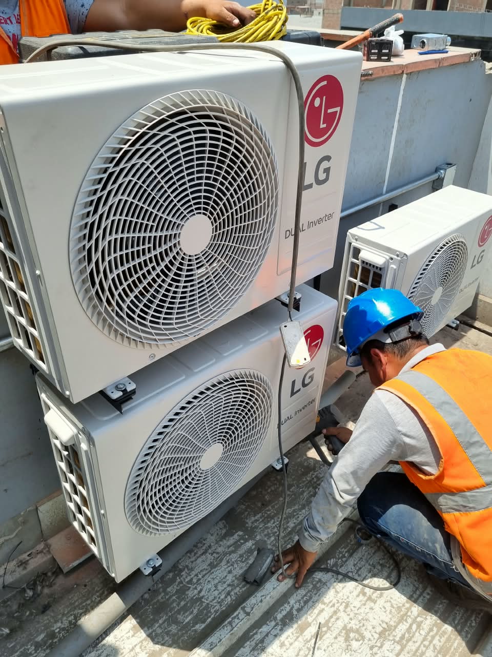 Trabajo de instalación de aire acondicionado