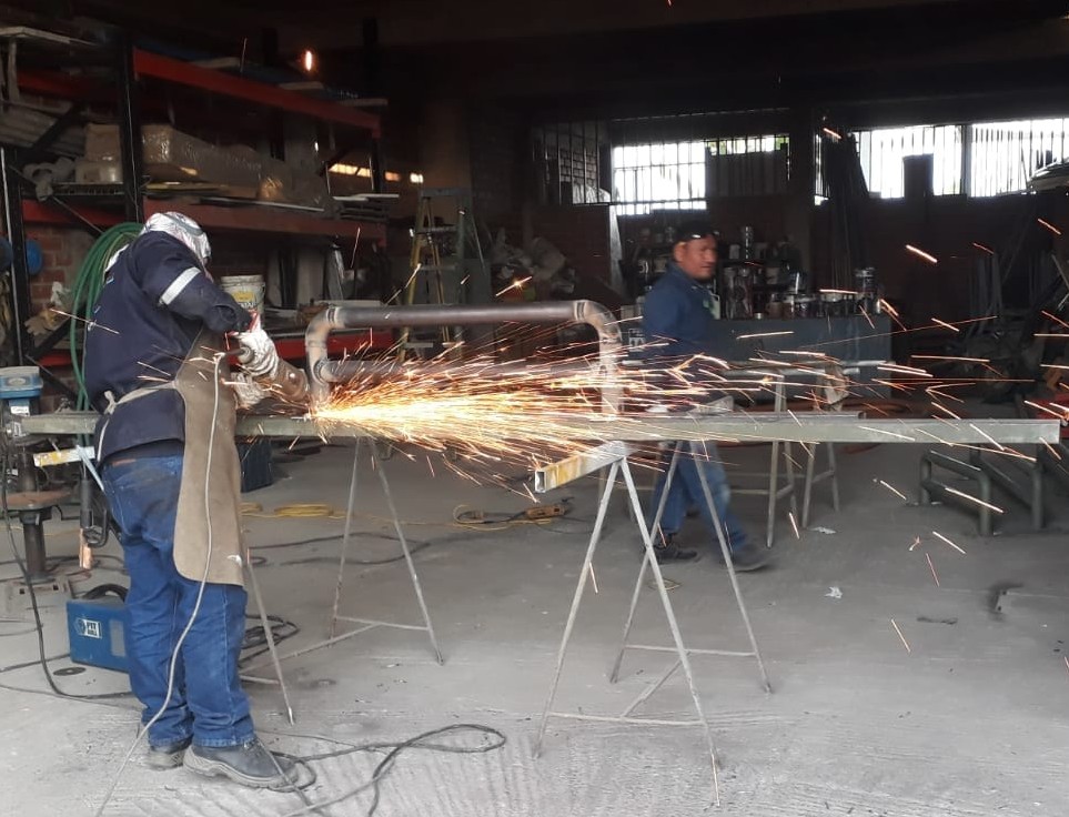 Corte y armado de estructura metálica