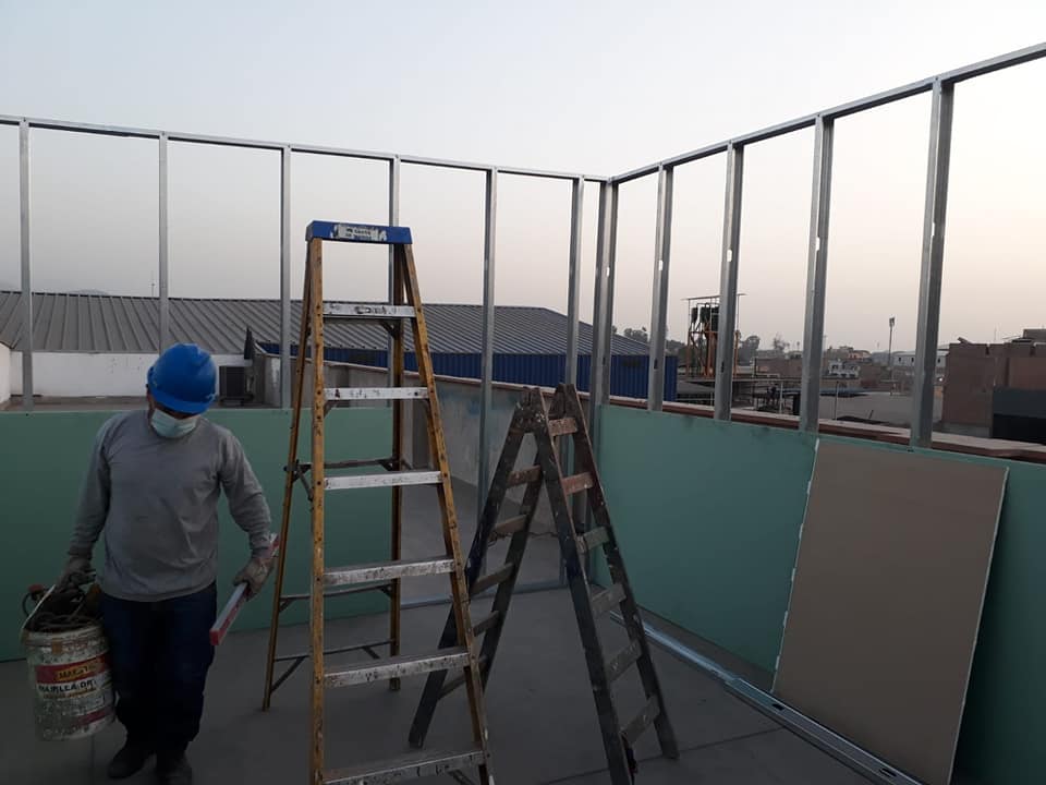 Estructura metálica de drywall antes del forrado