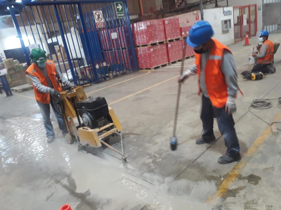 Corte de piso para cableado interno, trabajo de FAMIJ Soluciones Integrales