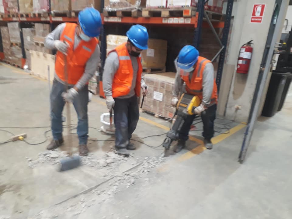Picado de piso para paso de cables