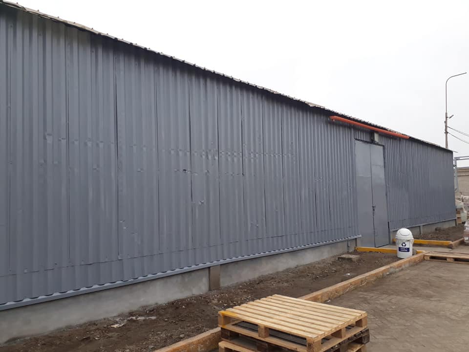 Fachada de nave industrial construida por FAMIJ Soluciones Integrales